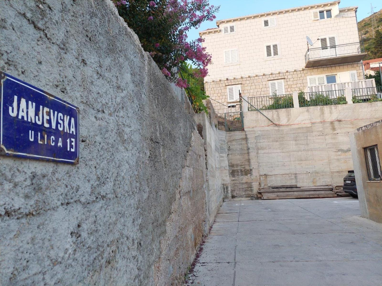 Perina - Free Parking