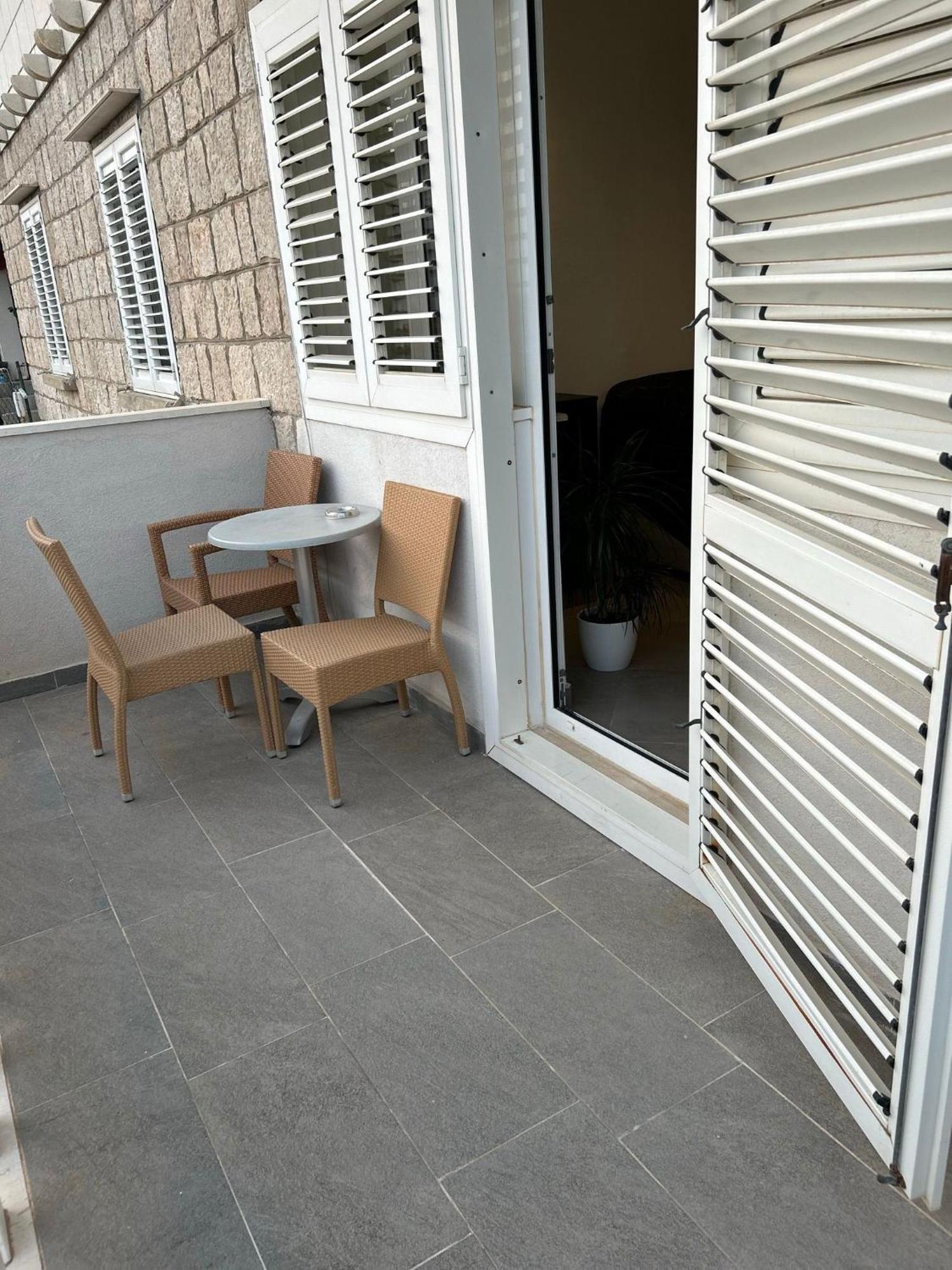 Perina - Free Parking Dubrovnik